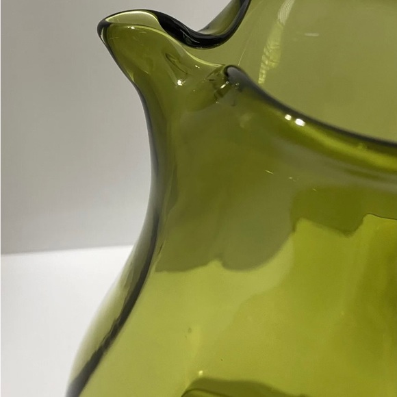 VTG Hand Blown Green Art Glass Pitcher Clear Handle Pedestal Base MCM 54 oz - Picture 9 of 15